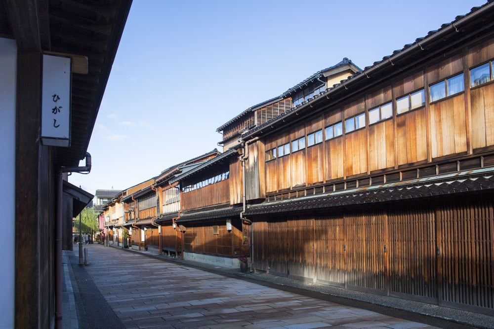 1-Day Kanazawa Tour: Kenrokuen Garden, Samurai District & Sushi-making Experience