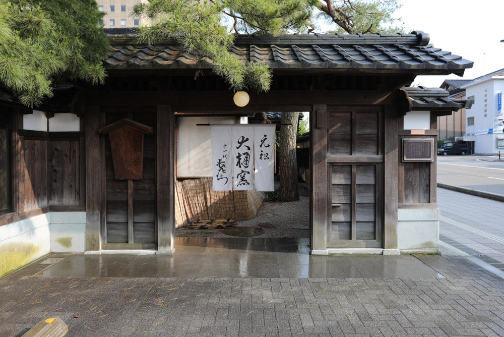 1-Day Kanazawa Tour: Kenrokuen Garden, Samurai District & Sushi-making Experience