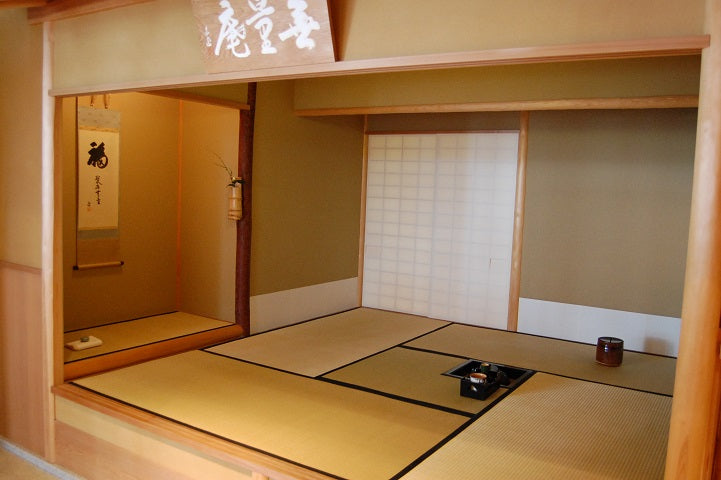 Tea Ceremony Experience & Nishiki Market Walking Tour